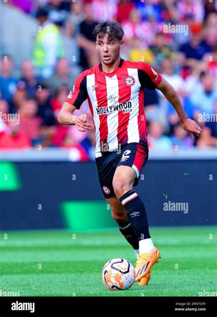 
Brentford confirm signing of Aaron Hickey from Bologna 