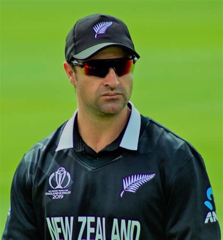 
Colin de Grandhomme Height, Weight, Net Worth, Age, Birthday, Wikipedia, Who, Nationality, Biography 