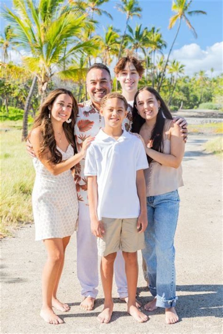 Elly De La Cruz Family Support Helped Him Achieve What He Is Today