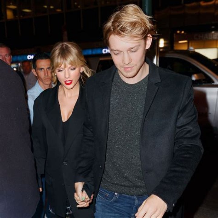 
Is Taylor Swift In A Relationship? 
