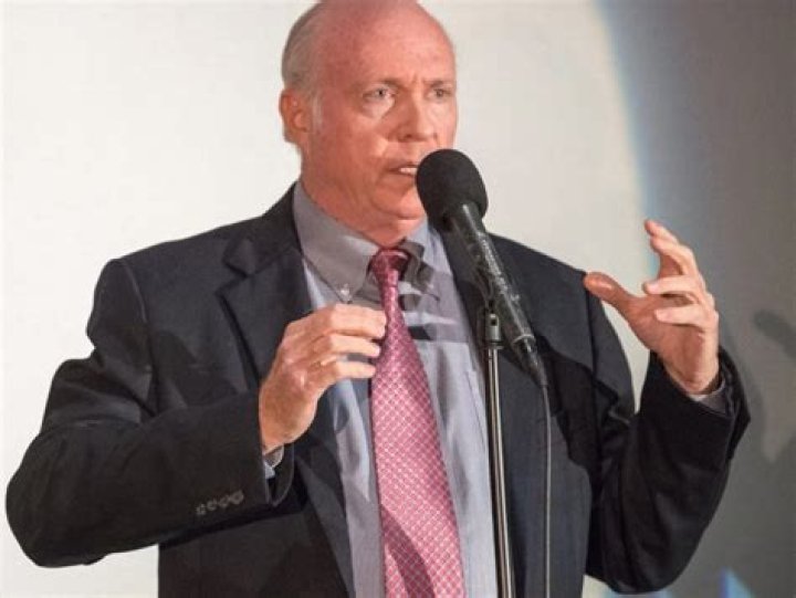 Is Tom Griswold Married to Wife? Or Dating Girlfriend?