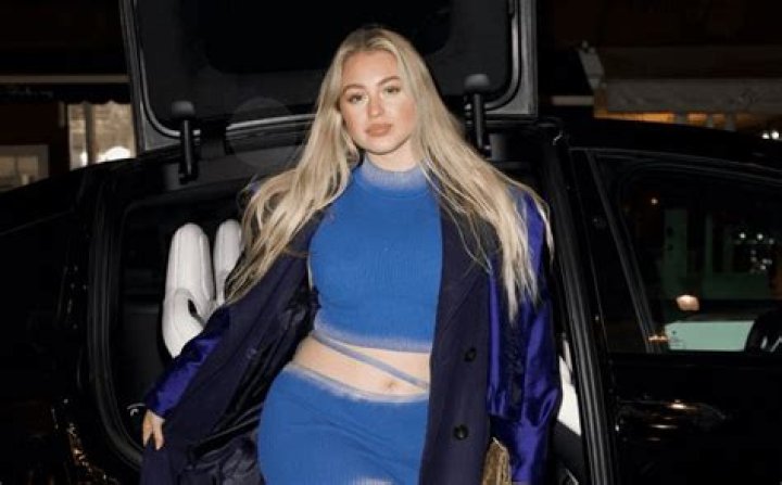 Iskra Lawrence Height, Weight, Net Worth, Age, Birthday, Wikipedia, Who, Nationality, Biography