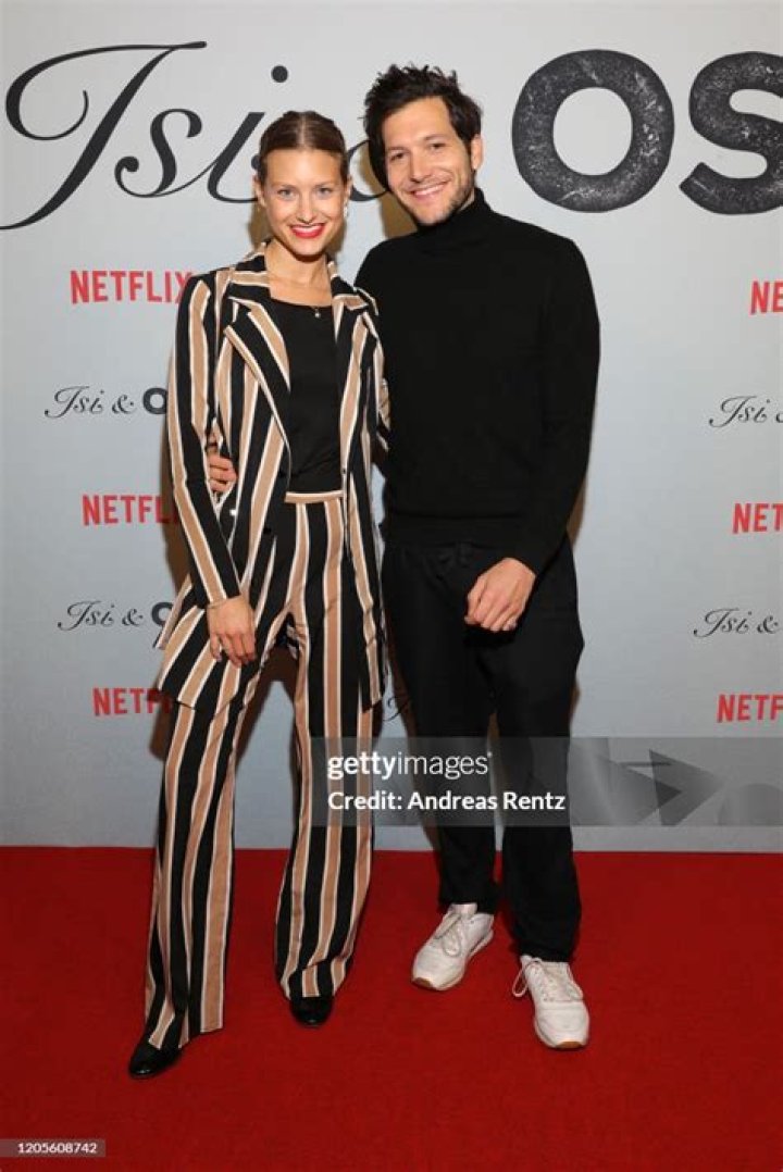 
Jeff Wilbusch Wife 2022: Is Keep Breathing Actor Married To Anna Platen? 