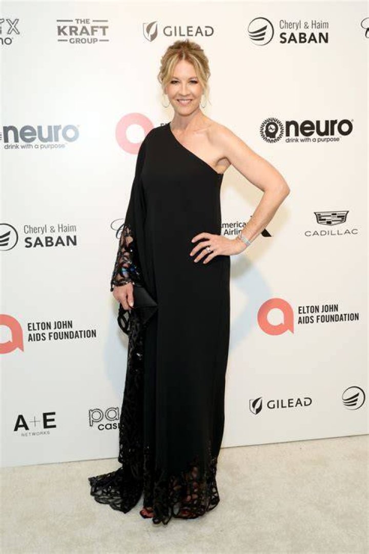 Jenna Elfman Height, Weight, Net Worth, Age, Birthday, Wikipedia, Who, Instagram, Biography