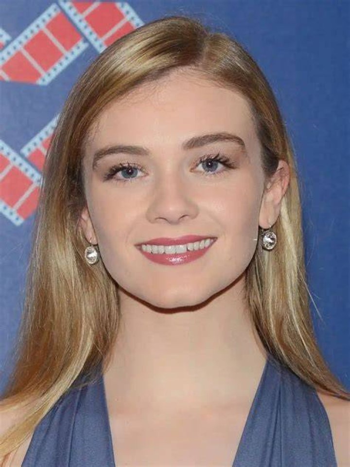 Katherine McNamara Height, Weight, Net Worth, Age, Birthday, Wikipedia, Who, Instagram, Biography