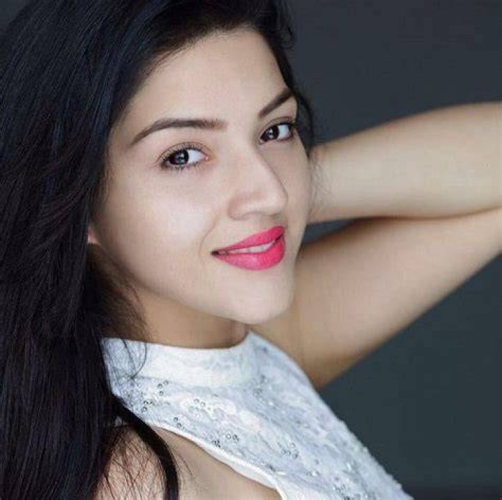 Mehreen Pirzada Height, Weight, Net Worth, Age, Birthday, Wikipedia, Who, Instagram, Biography