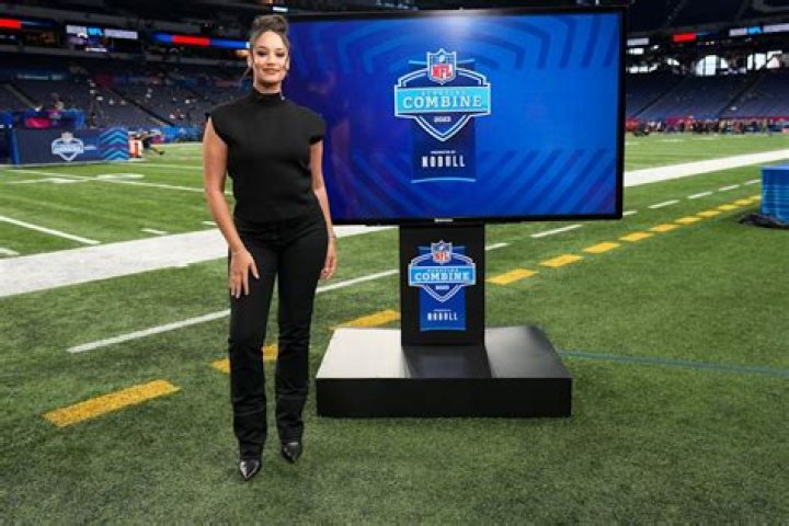 
NFL Sideline Reporter Kimmi Chex Is A Kansas City Girl As She Cover The Preseason 2022 