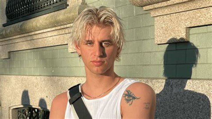 
Theo Carow Height, Weight, Net Worth, Age, Birthday, Wikipedia, Who, Nationality, Biography 