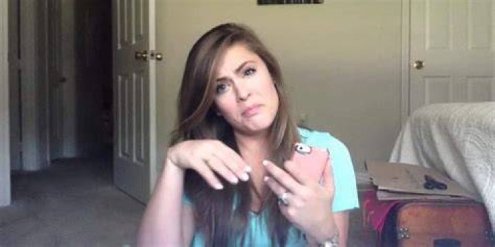 
Where does Sara Hopkins live? Her Wiki: Net Worth, Age, Vine Phenomenon, Husband Robby Ayala, Story 