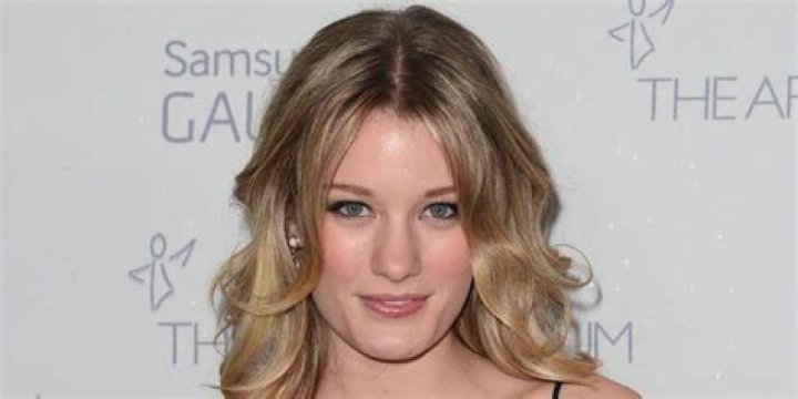 
Who is Ashley Hinshaw from ‘About Cherry’? Boyfriend, Net Worth 