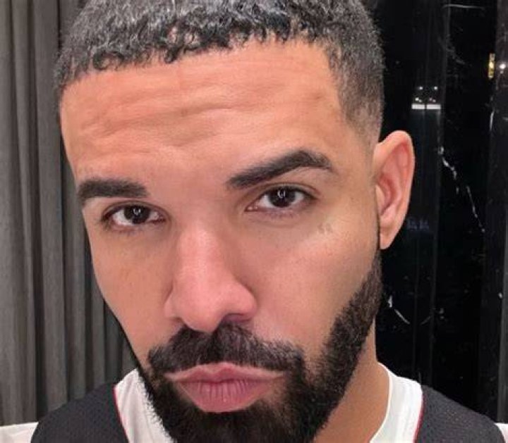 
Who Is Subway Papi aka pinnymh TikTok? Fans React To Drake New Look-Alike 