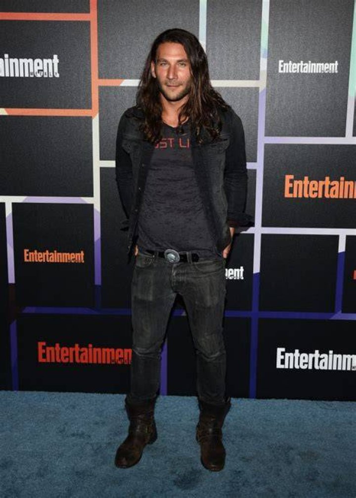 
Zach McGowan Height, Weight, Net Worth, Age, Birthday, Wikipedia, Who, Nationality, Biography 
